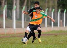 Foto de la galería: El Brete derrotó a Villa Cabello y se consolida en la punta