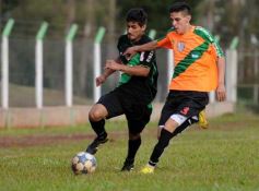 Foto de la galería: El Brete derrotó a Villa Cabello y se consolida en la punta