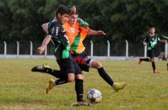 Foto de la galería: El Brete derrotó a Villa Cabello y se consolida en la punta