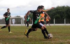Foto de la galería: El Brete derrotó a Villa Cabello y se consolida en la punta