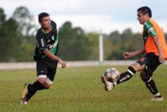 Foto de la galería: El Brete derrotó a Villa Cabello y se consolida en la punta