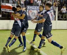 Foto de la galería: Con mucho amor propio Guaraní derrotó a San Martín