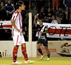 Foto de la galería: Con mucho amor propio Guaraní derrotó a San Martín