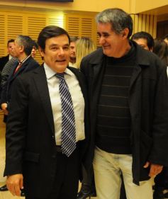 Foto de la galería: Cambios en la Ley de Ministerios y agasajo a la prensa en la Legislatura