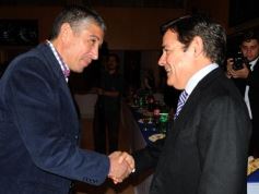 Foto de la galería: Cambios en la Ley de Ministerios y agasajo a la prensa en la Legislatura