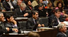 Foto de la galería: Cambios en la Ley de Ministerios y agasajo a la prensa en la Legislatura
