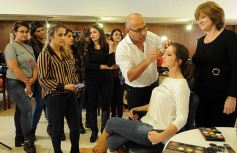 Foto de la galería: Maquillador de famosos dictó una capacitación en Posadas