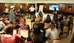 Foto de la galería: Maquillador de famosos dictó una capacitación en Posadas