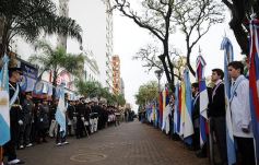 Foto de la galería: El gobernador presidió el acto central por el Bicentenario de la Independencia en Posadas