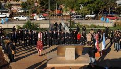 Foto de la galería: Legisladores descubrieron una placa en el monumento de Andrés Guacurarí