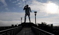 Foto de la galería: Legisladores descubrieron una placa en el monumento de Andrés Guacurarí