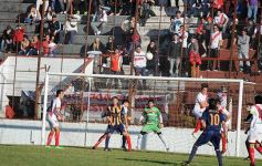 Foto de la galería: Mitre derrotó a Guaraní y demostró por qué es el mejor de la Liga posadeña