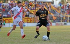 Foto de la galería: Por penales, Crucero se quedó con el primer duelo ante Guaraní