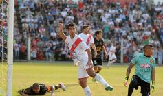 Foto de la galería: Por penales, Crucero se quedó con el primer duelo ante Guaraní