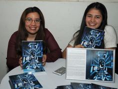 Foto de la galería: Marcelo Galeano presentó su libro "La Puerta Azul"