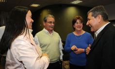 Foto de la galería: Marcelo Galeano presentó su libro "La Puerta Azul"