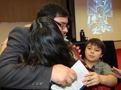 Foto de la galería: Marcelo Galeano presentó su libro "La Puerta Azul"