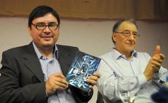 Foto de la galería: Marcelo Galeano presentó su libro "La Puerta Azul"