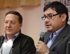 Foto de la galería: Marcelo Galeano presentó su libro "La Puerta Azul"