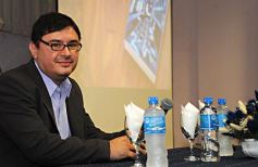 Foto de la galería: Marcelo Galeano presentó su libro "La Puerta Azul"