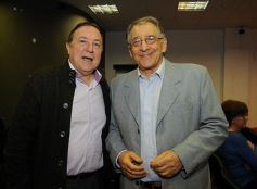 Foto de la galería: Marcelo Galeano presentó su libro "La Puerta Azul"