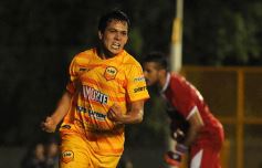 Foto de la galería: Crucero arrancó el torneo con garra y corazón