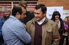 Foto de la galería: Los funcionarios, cerca de la gente, en otro operativo del PAS