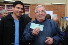 Foto de la galería: Los funcionarios, cerca de la gente, en otro operativo del PAS