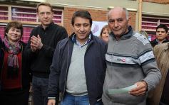 Foto de la galería: Los funcionarios, cerca de la gente, en otro operativo del PAS