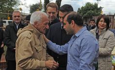 Foto de la galería: Los funcionarios, cerca de la gente, en otro operativo del PAS