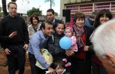 Foto de la galería: Los funcionarios, cerca de la gente, en otro operativo del PAS