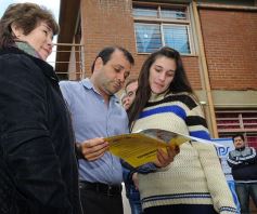 Foto de la galería: Los funcionarios, cerca de la gente, en otro operativo del PAS
