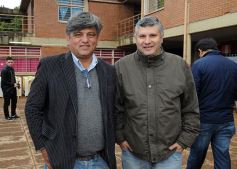 Foto de la galería: Los funcionarios, cerca de la gente, en otro operativo del PAS