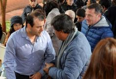 Foto de la galería: Los funcionarios, cerca de la gente, en otro operativo del PAS