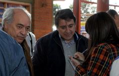 Foto de la galería: Los funcionarios, cerca de la gente, en otro operativo del PAS