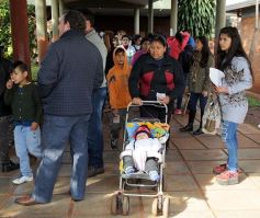 Foto de la galería: Los funcionarios, cerca de la gente, en otro operativo del PAS
