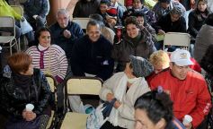 Foto de la galería: Los funcionarios, cerca de la gente, en otro operativo del PAS