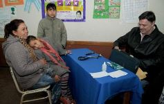 Foto de la galería: Los funcionarios, cerca de la gente, en otro operativo del PAS