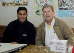 Foto de la galería: Los funcionarios, cerca de la gente, en otro operativo del PAS