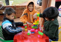 Foto de la galería: Los funcionarios, cerca de la gente, en otro operativo del PAS