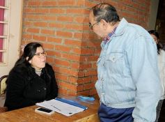 Foto de la galería: Los funcionarios, cerca de la gente, en otro operativo del PAS