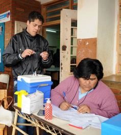 Foto de la galería: Los funcionarios, cerca de la gente, en otro operativo del PAS