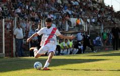 Foto de la galería: Traspié de Guaraní ante Sarmiento en Villa Sarita