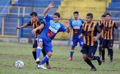 Foto de la galería: Mitre no pudo con Villa Alvear: fue 0 a 0