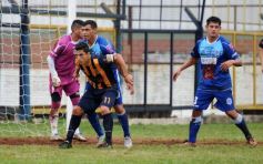 Foto de la galería: Mitre no pudo con Villa Alvear: fue 0 a 0