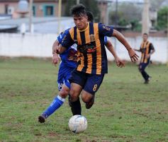Foto de la galería: Mitre no pudo con Villa Alvear: fue 0 a 0
