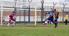 Foto de la galería: Mitre no pudo con Villa Alvear: fue 0 a 0