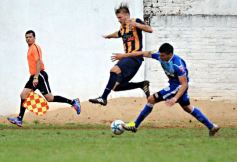 Foto de la galería: Mitre no pudo con Villa Alvear: fue 0 a 0