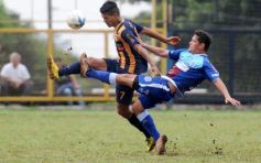 Foto de la galería: Mitre no pudo con Villa Alvear: fue 0 a 0