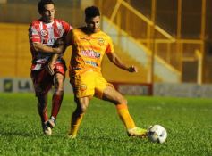 Foto de la galería: Crucero cayó en casa ante Atlético Paraná